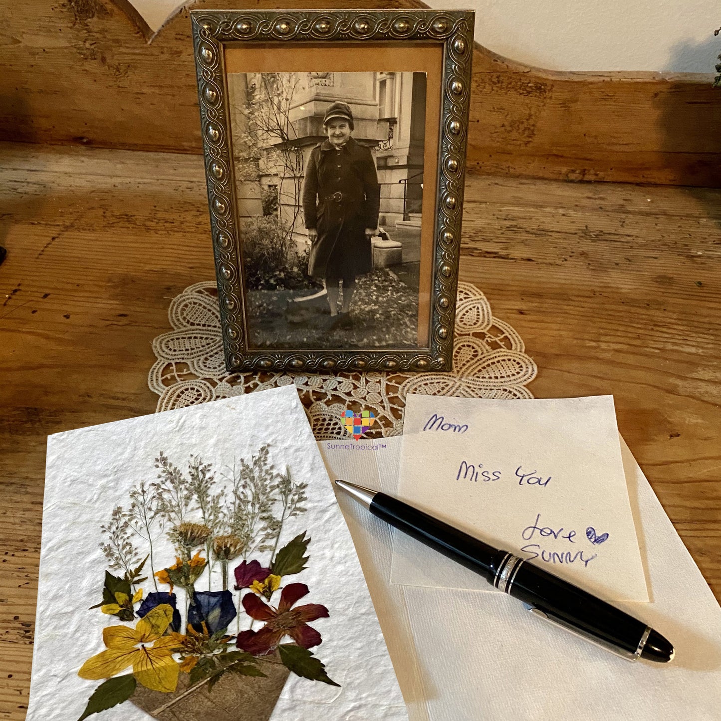 Handmade Cards 5x7 inch Real Dried Flowers Random Pack (3 Flowers POT)