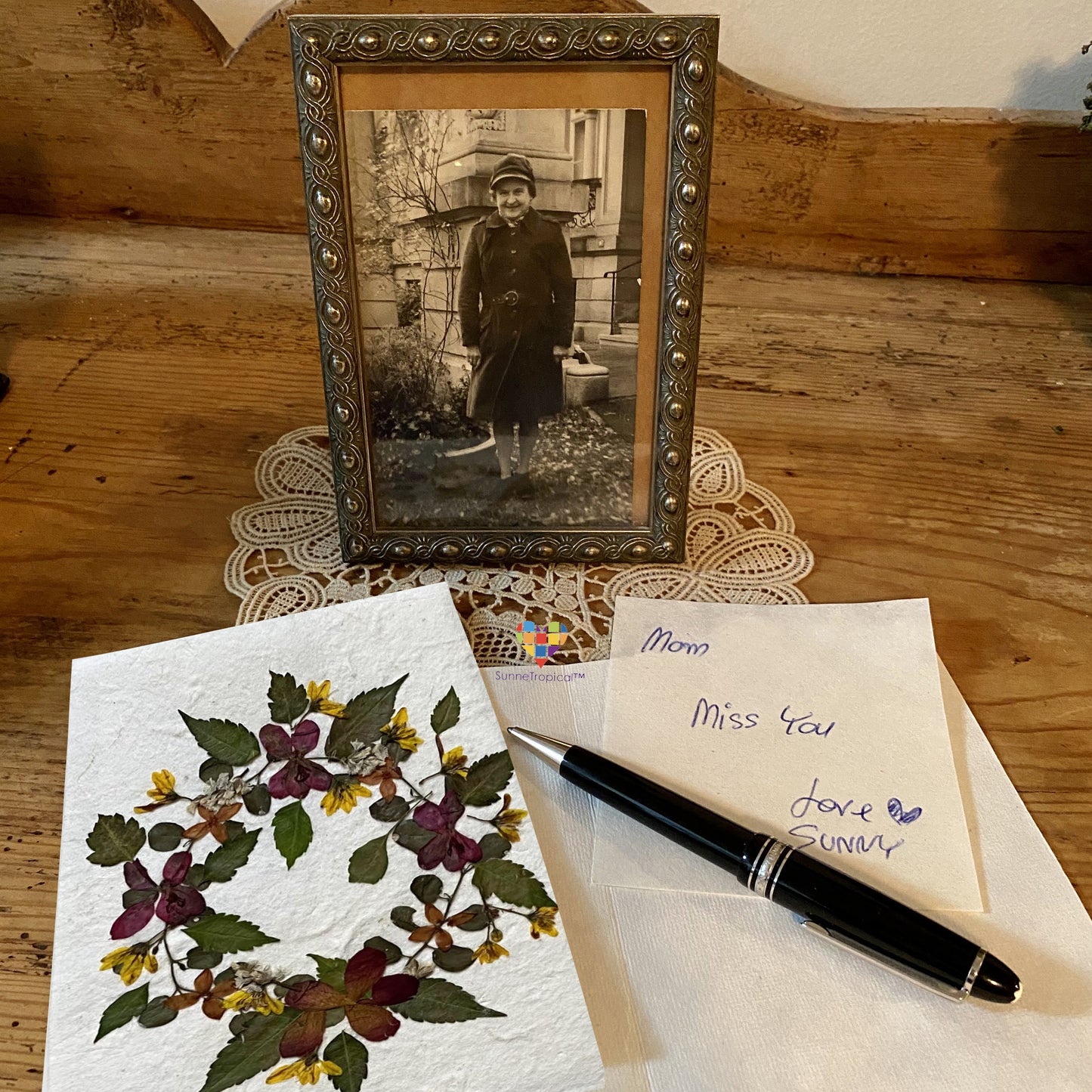 andmade Cards 5x7 inch Real Dried Flowers Random Pack (3 Flowers WREATH)